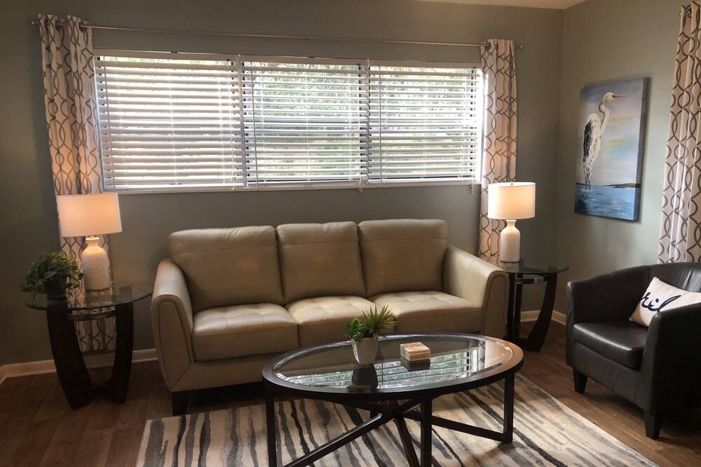 Photo of Livingroom in Melrose