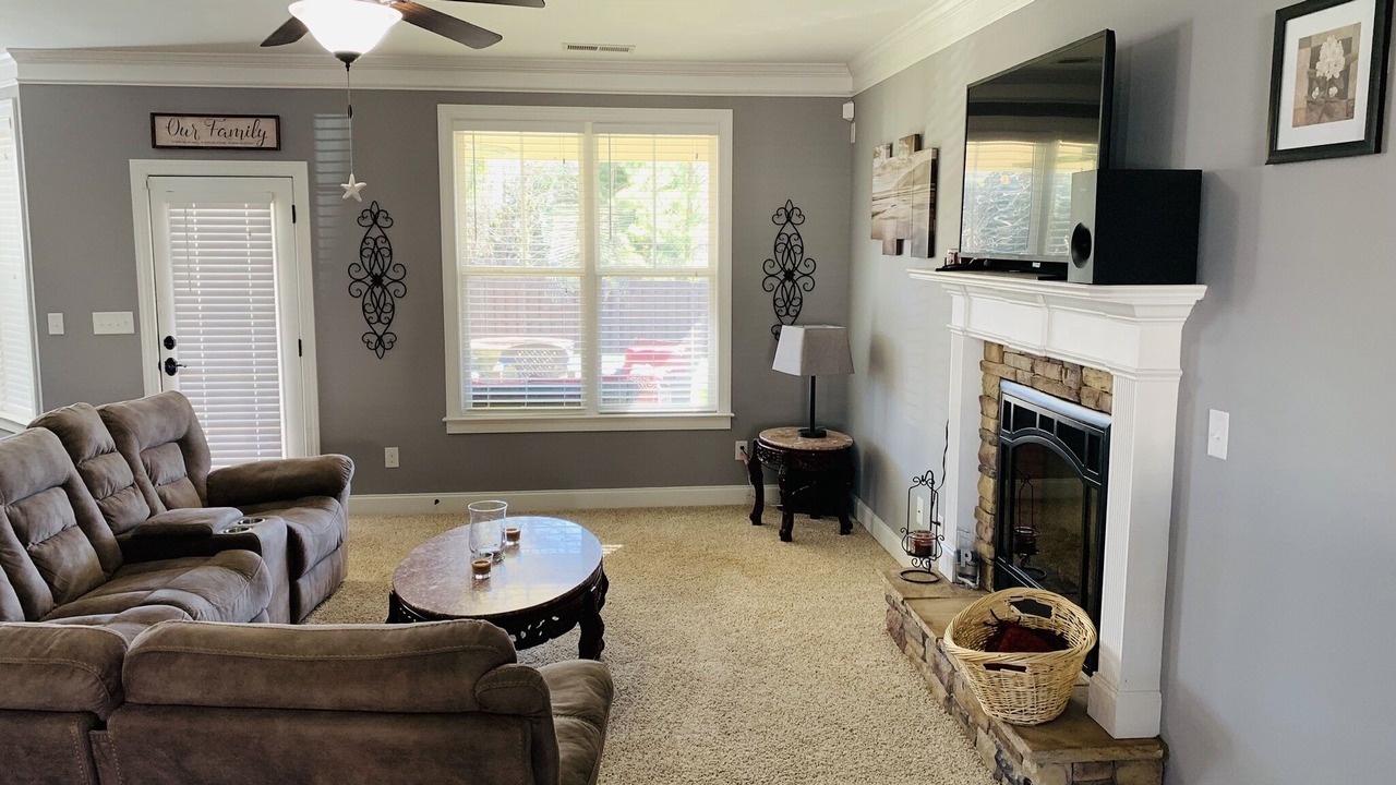 Photo of Livingroom in Canterbury Farms