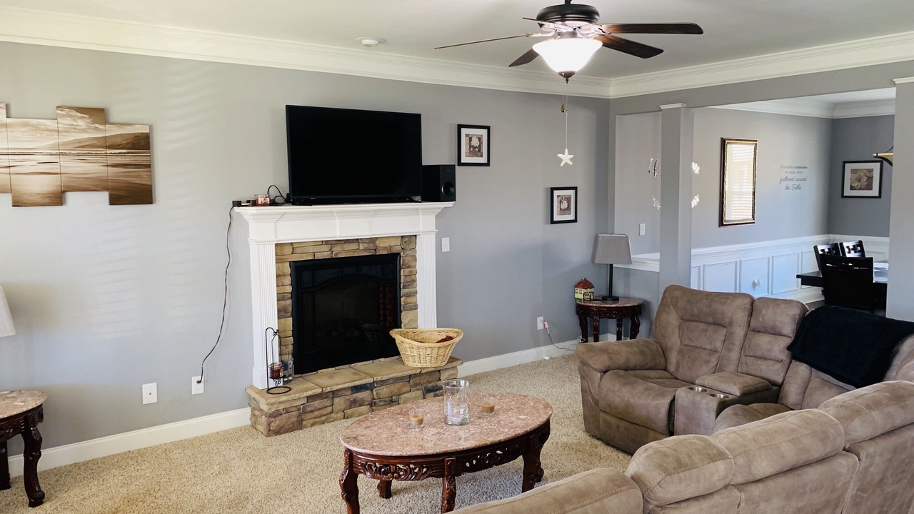 Photo of Livingroom in Canterbury Farms