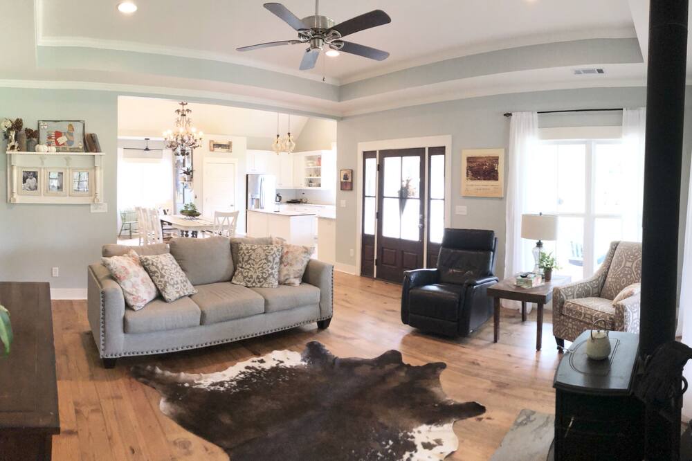Photo of Livingroom in Coker