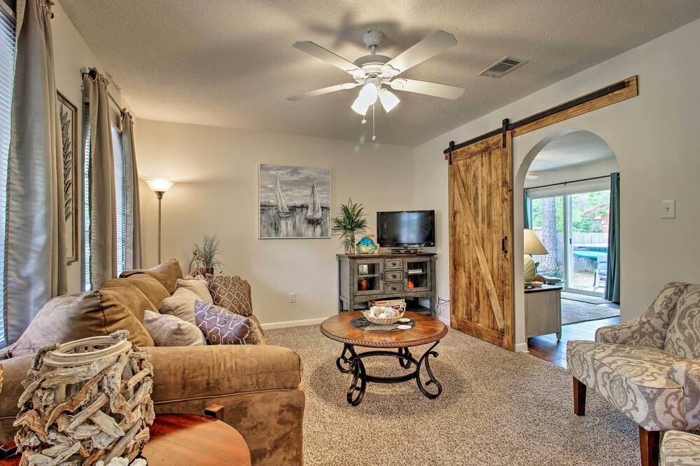 Photo of Livingroom in Ono Island