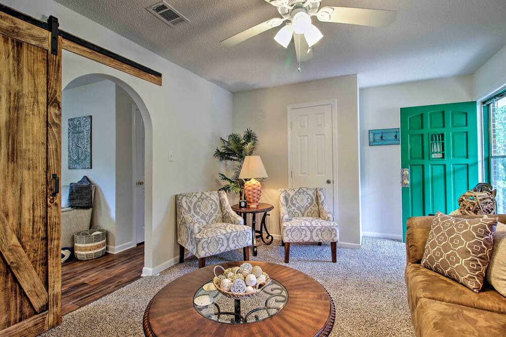 Photo of Livingroom in Ono Island