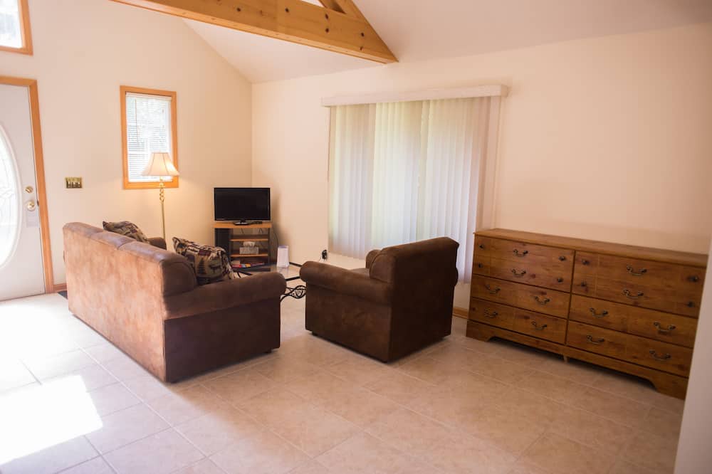 Photo of Livingroom in Suttons Bay