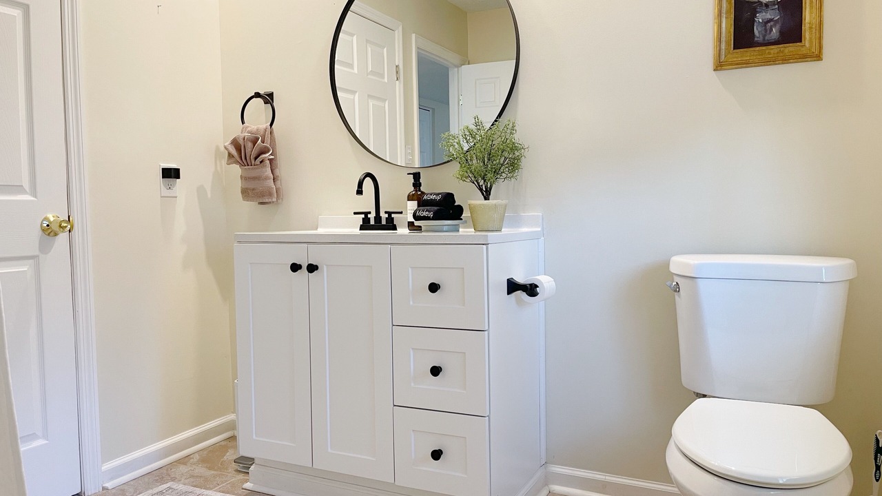 Photo of Bathroom in Whitemarsh Island