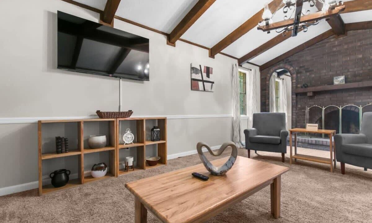 Photo of Livingroom in Forestdale