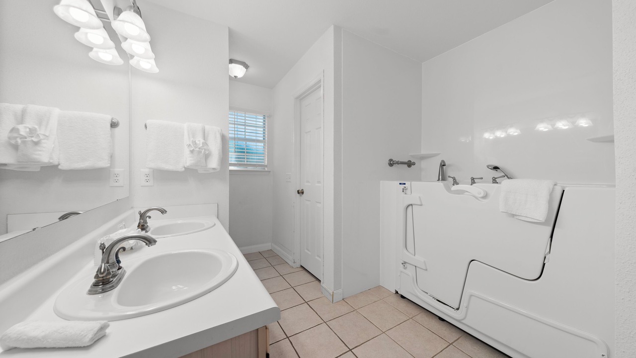 Photo of Bathroom in Ono Island