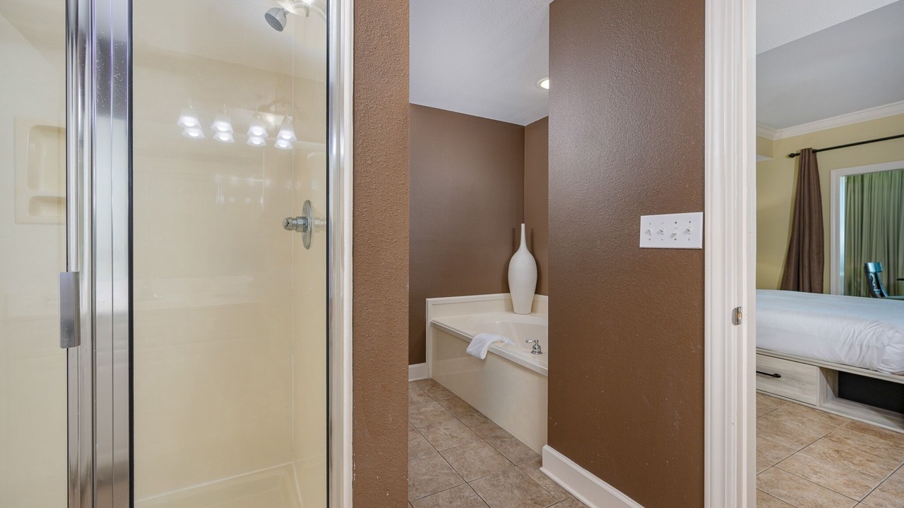 Photo of Bathroom in Orange Beach East
