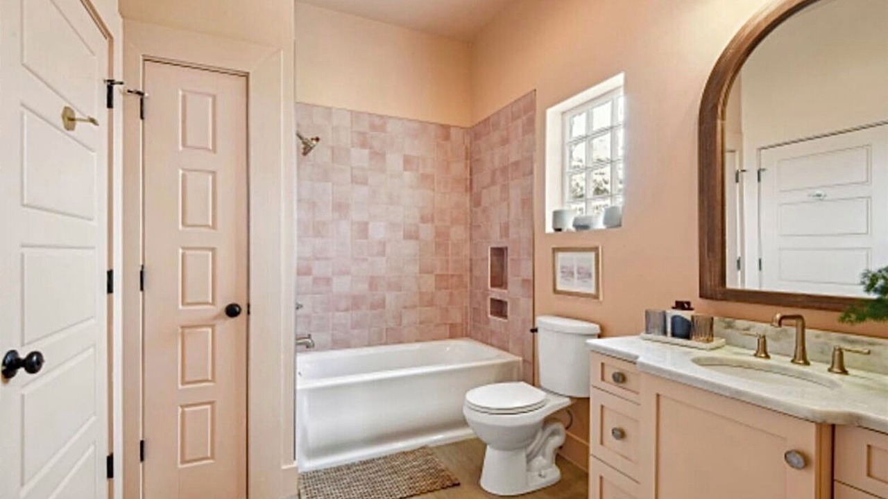Photo of Bathroom in Henderson Point