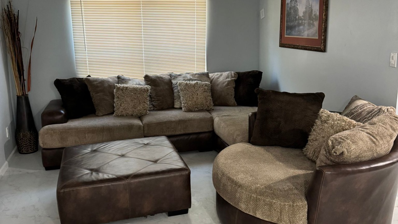 Photo of Livingroom in Constitution