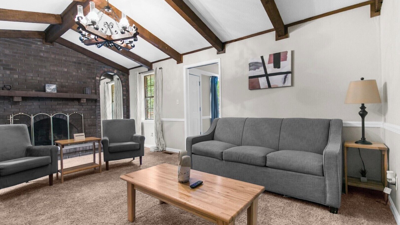 Photo of Livingroom in Forestdale