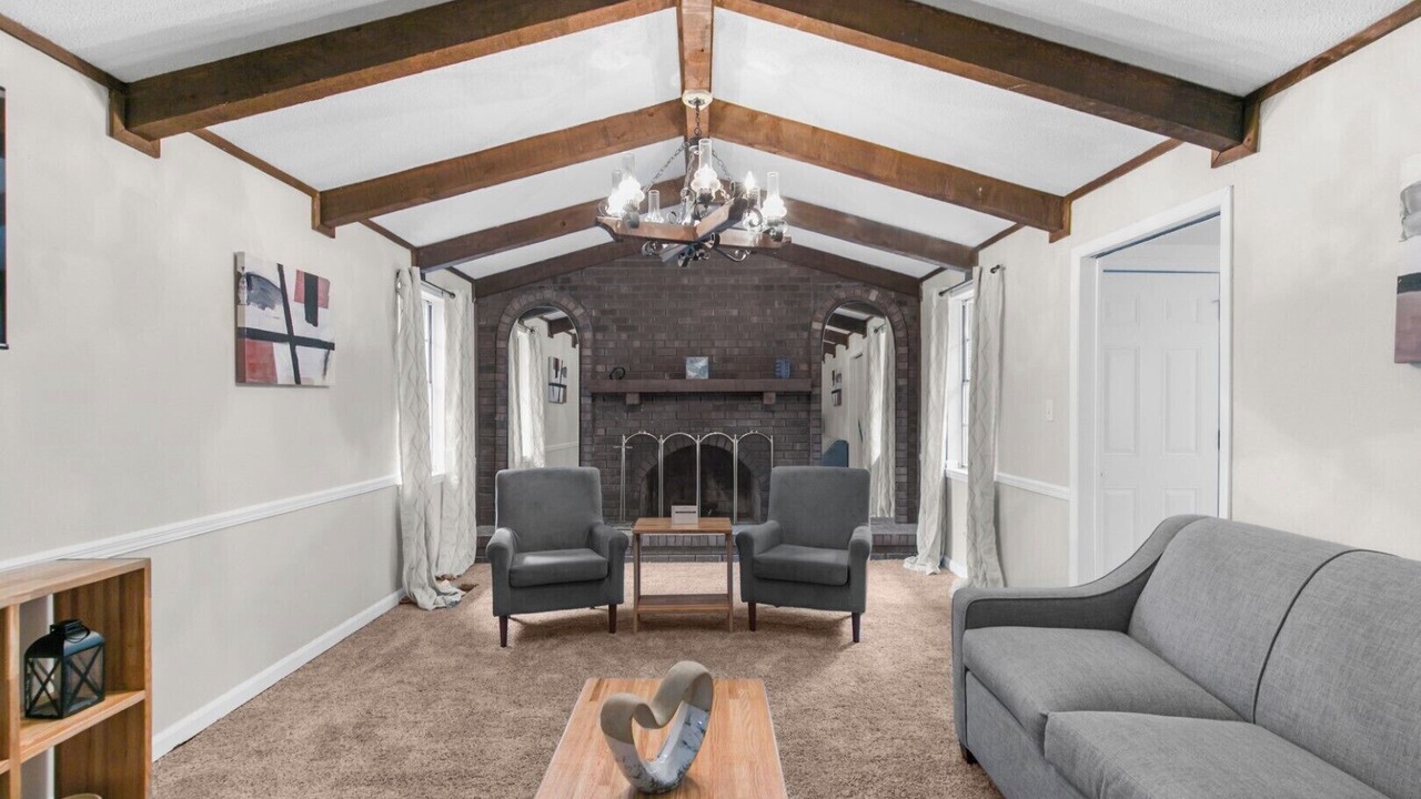 Photo of Livingroom in Forestdale