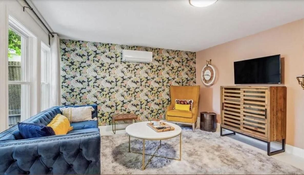Photo of Livingroom in French Quarter