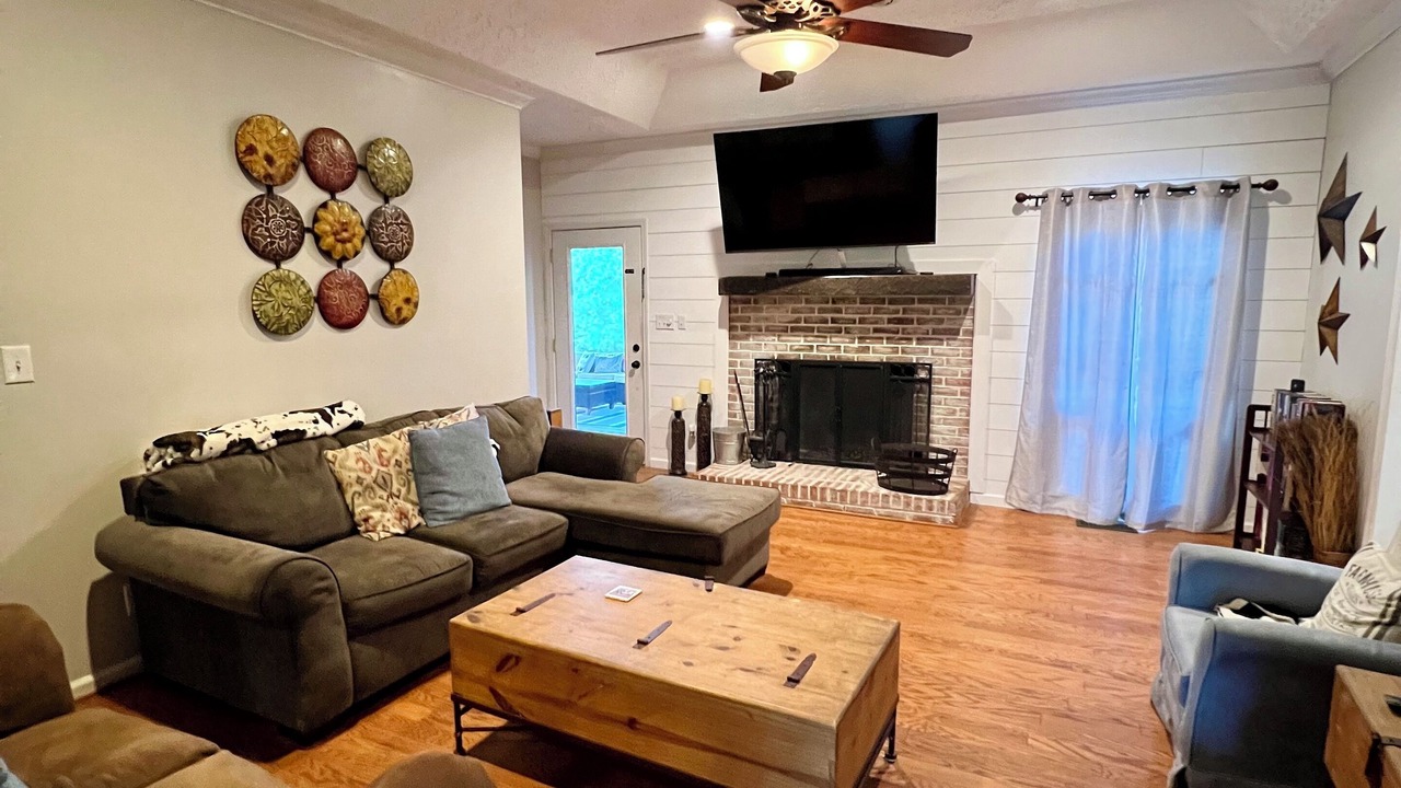 Photo of Livingroom in Coker