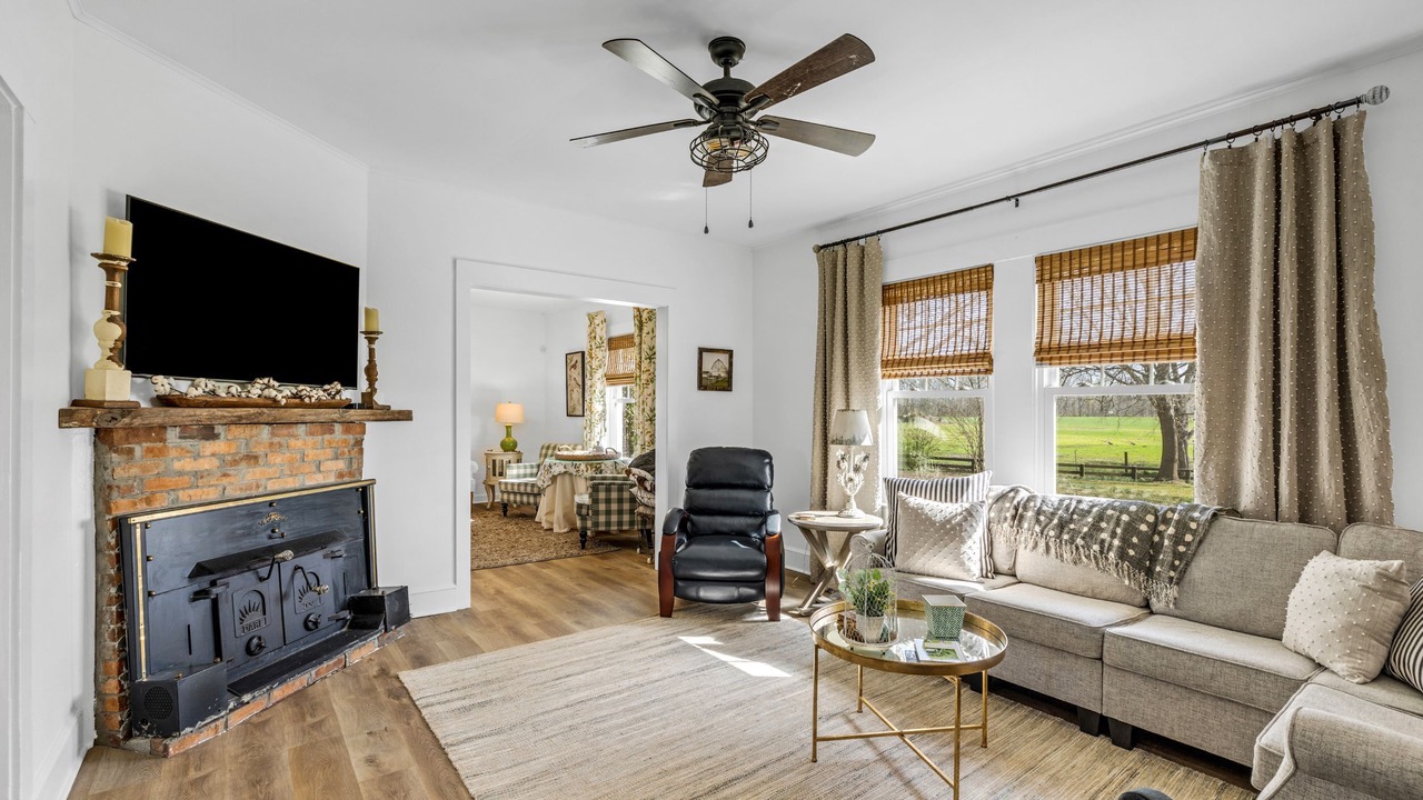 Photo of Livingroom in Barnesville