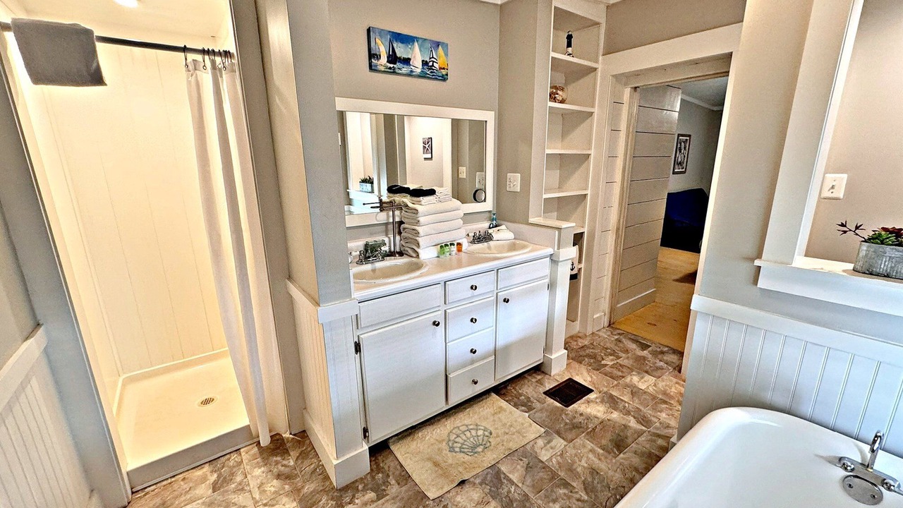 Photo of Bathroom in Oak