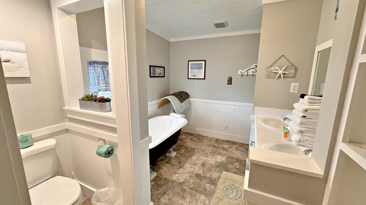 Photo of Bathroom in Oak