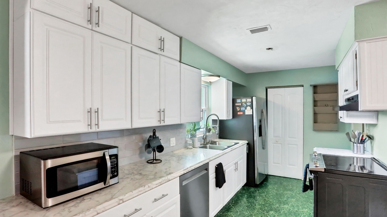 Photo of Kitchen in Putnam Hall