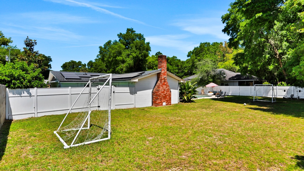 Photo of Outdoor in Putnam Hall
