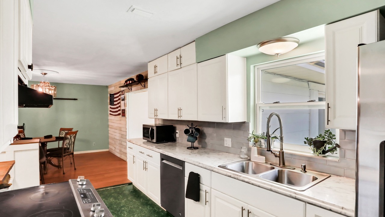 Photo of Kitchen in Putnam Hall