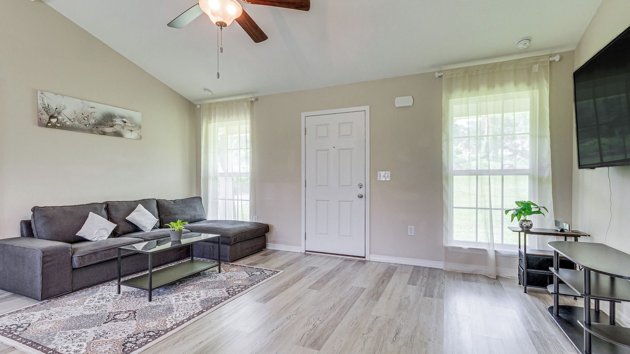 Photo of Livingroom in Milton
