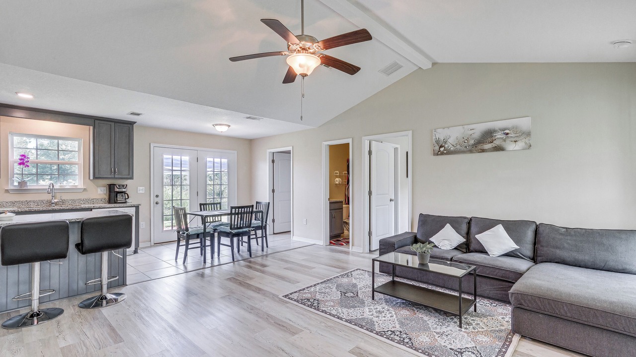 Photo of Livingroom in Milton