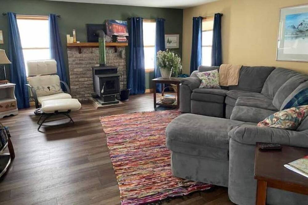 Photo of Livingroom in Irons