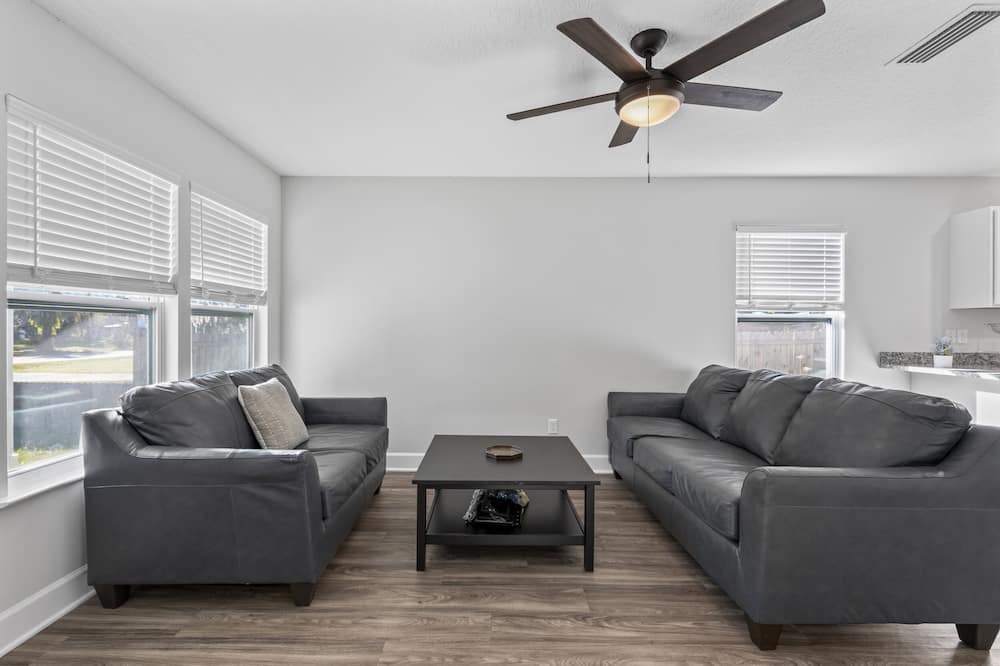 Photo of Livingroom in Melrose