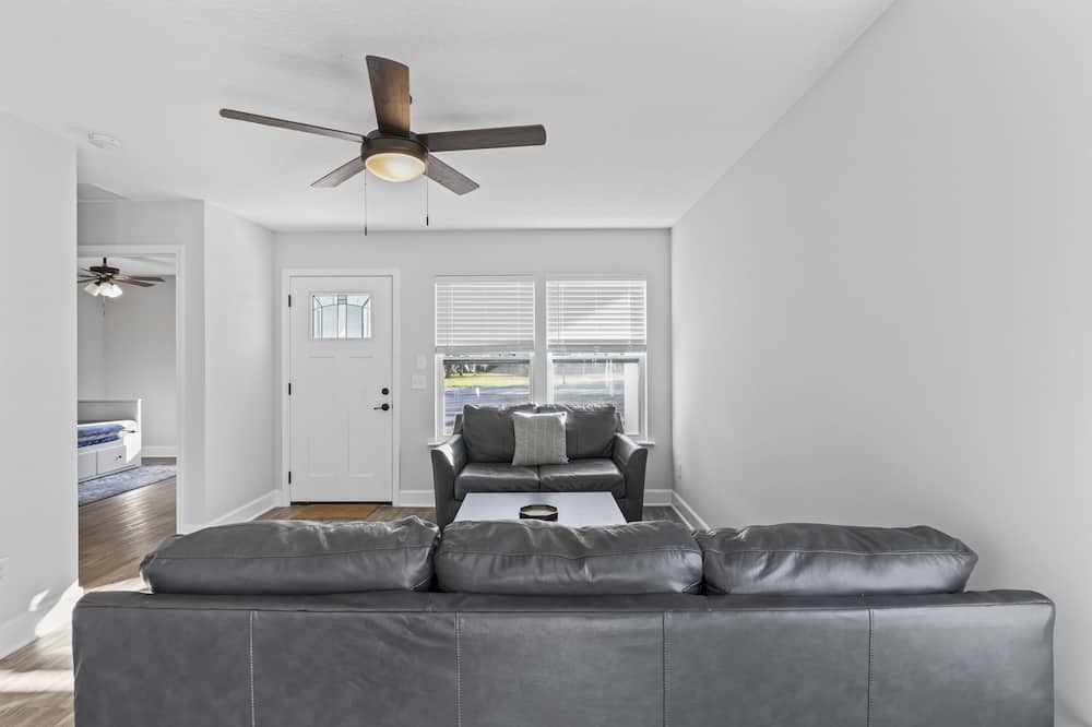Photo of Livingroom in Melrose