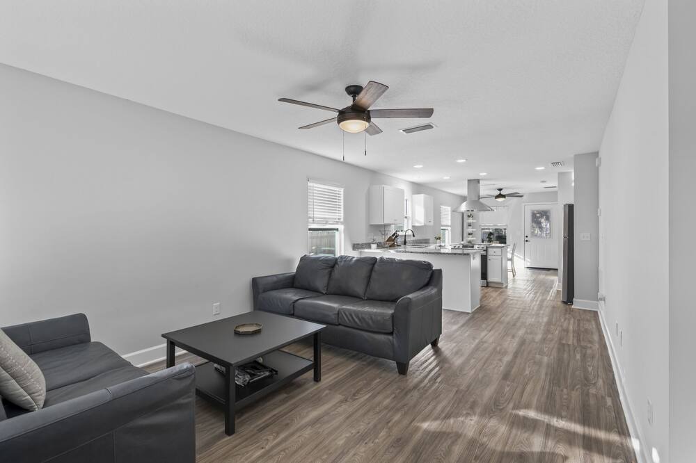 Photo of Livingroom in Melrose