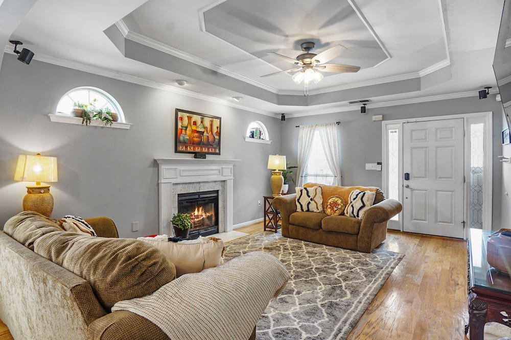 Photo of Livingroom in Pelham
