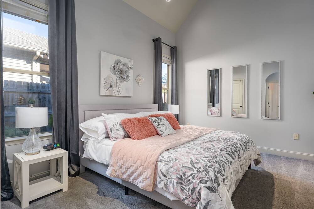 Photo of Bedroom in Wilsonville