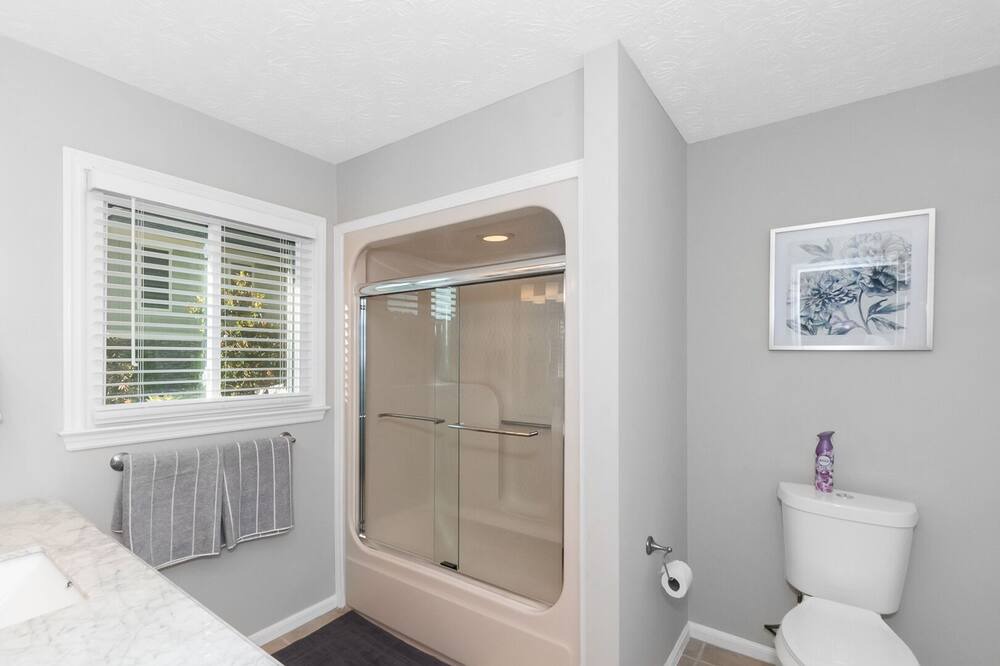 Photo of Bathroom in Eatonton