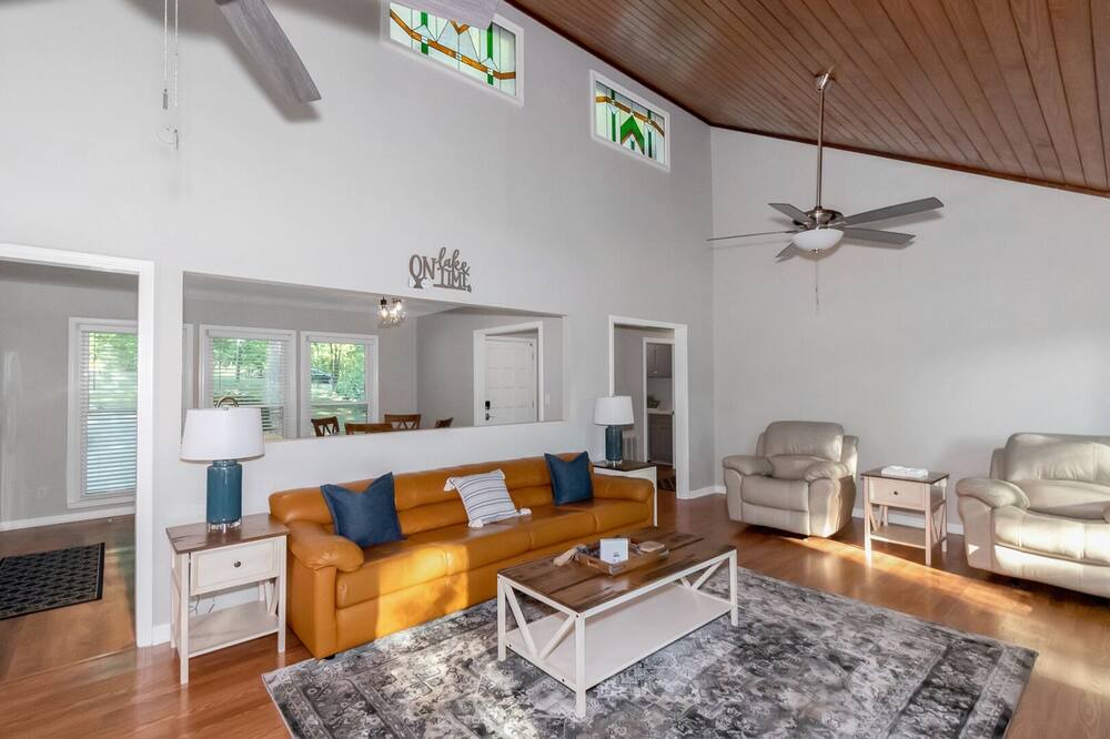 Photo of Livingroom in Eatonton