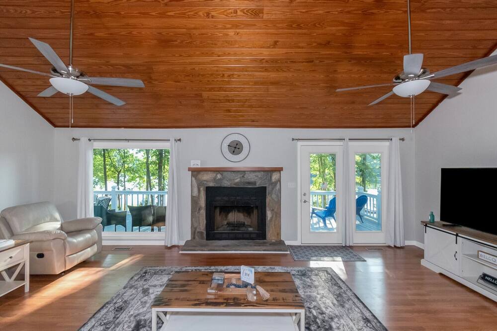 Photo of Livingroom in Eatonton