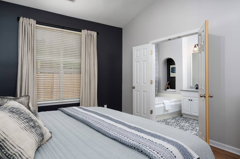 Photo of Bedroom in Alabaster