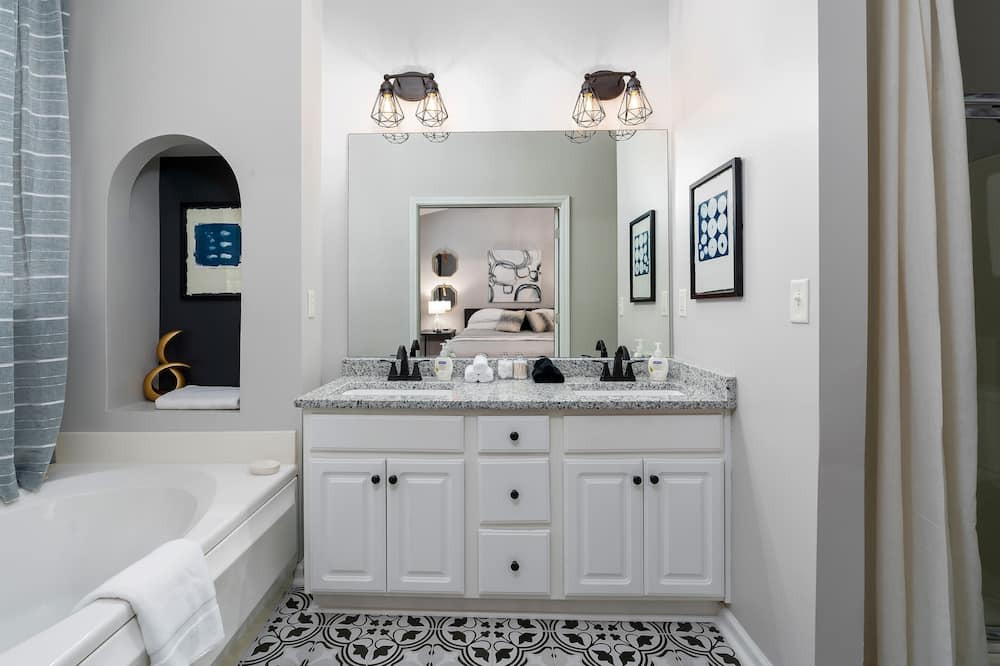 Photo of Bathroom in Alabaster