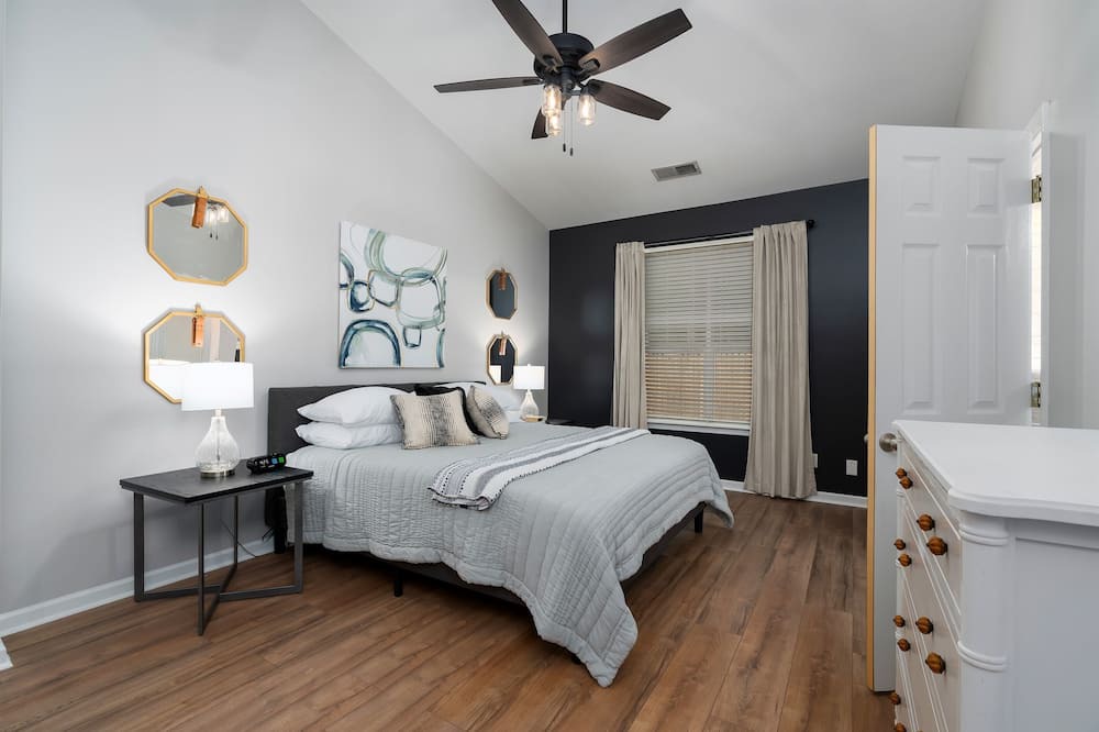Photo of Bedroom in Alabaster