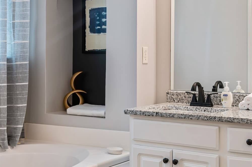 Photo of Bathroom in Alabaster