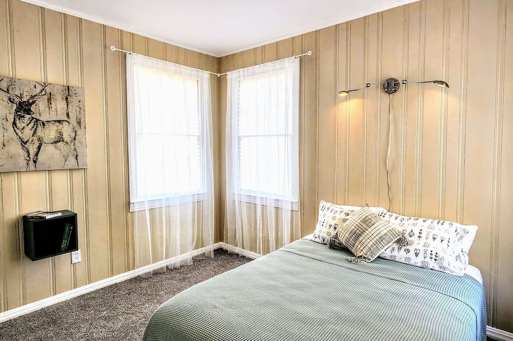 Photo of Bedroom in Montgomery