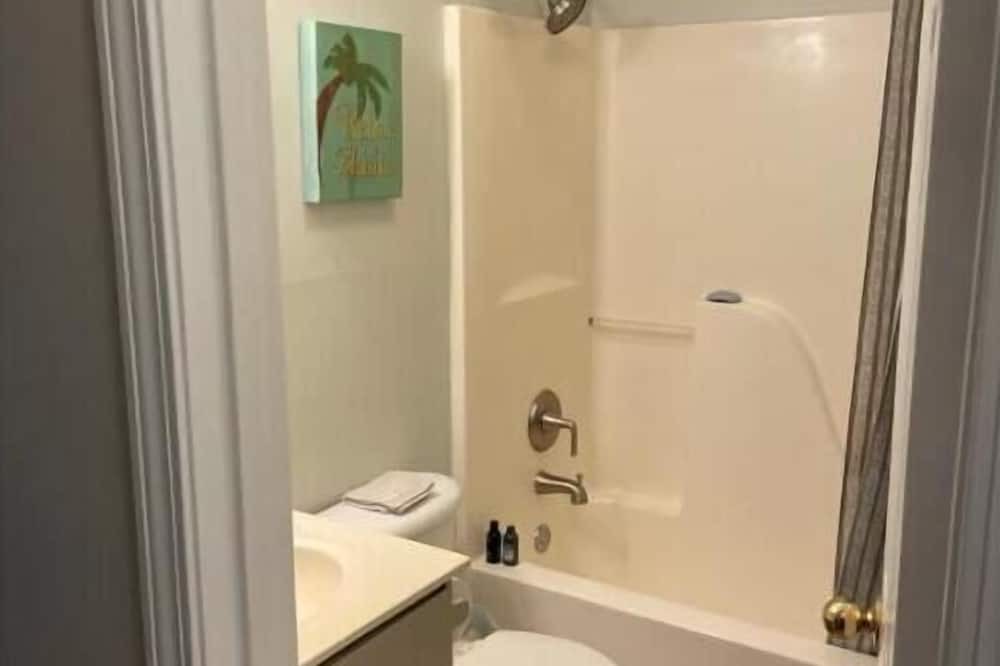 Photo of Bathroom in Neely