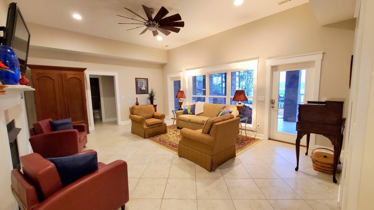 Photo of Livingroom in Shady Bay