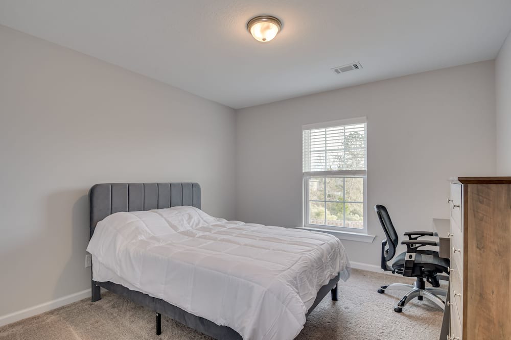 Photo of Bedroom in Canterbury Farms
