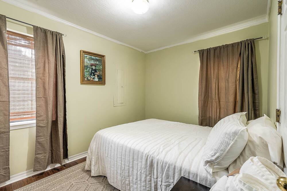 Photo of Bedroom in Laurel