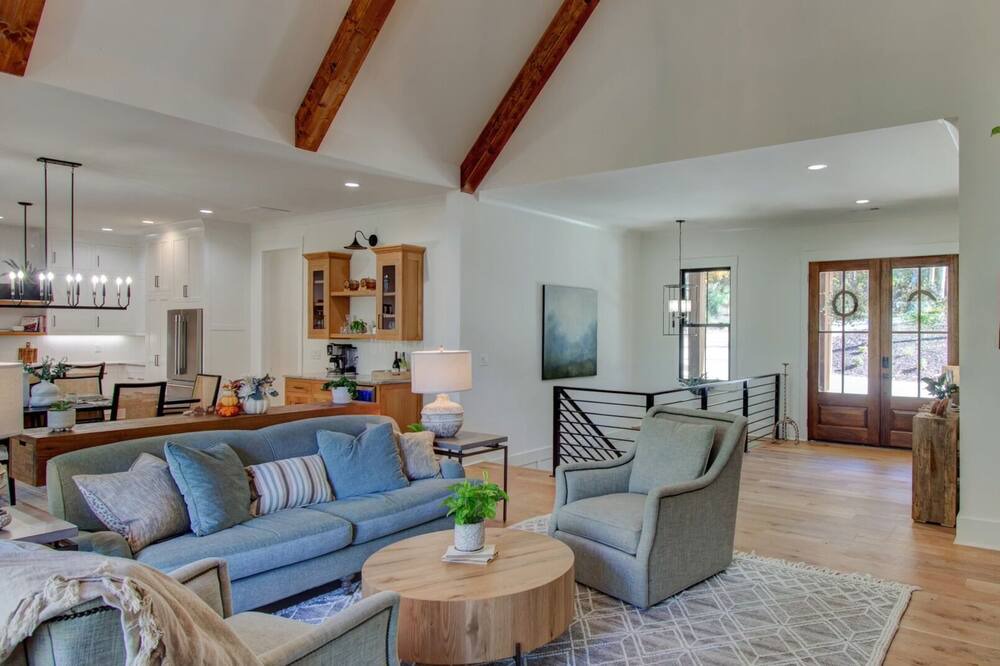 Photo of Livingroom in Reed Creek