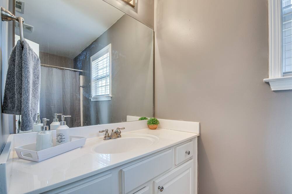 Photo of Bathroom in Mableton