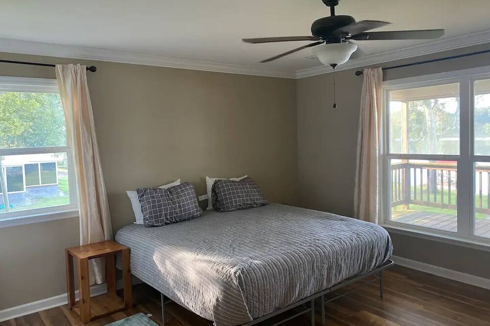 Photo of Bedroom in Lowndesboro