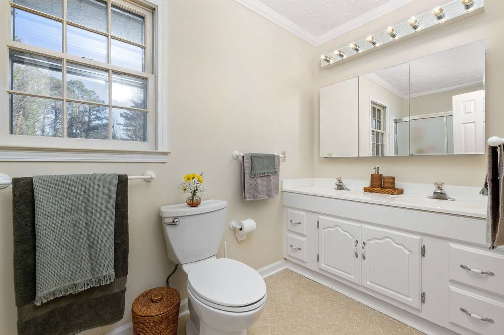 Photo of Bathroom in Mableton