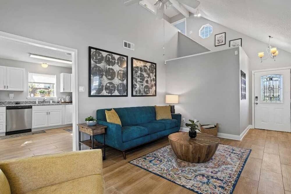 Photo of Livingroom in Biloxi