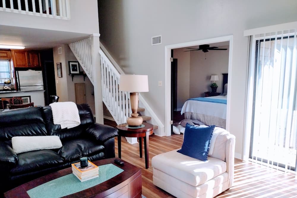 Photo of Livingroom in Daphne