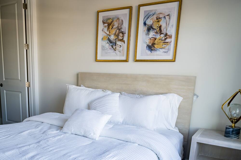 Photo of Bedroom in Hitch Village - Fred Wessels Homes